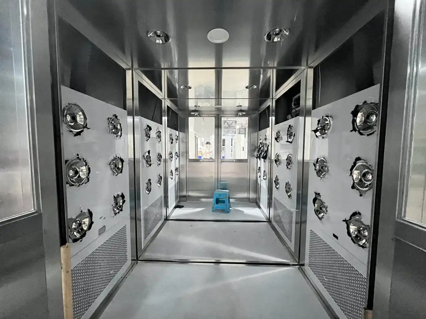 High-Velocity Cleanroom Air Shower